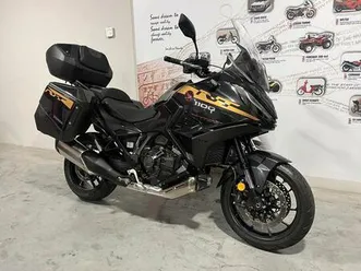 ② honda nt1100 dct met voyage pack en stickerset