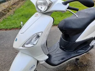 scooter piaggio fly 50 - blanc nacré - seulement 3550 kms