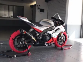 aprilia rsv4