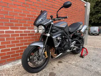 ② triumph street triple r - 2010 - 34.600 km