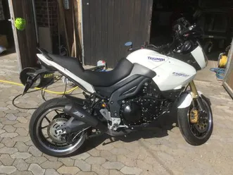 triumph tiger 1050