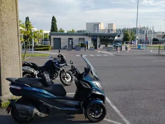 vend piaggio mp3 530