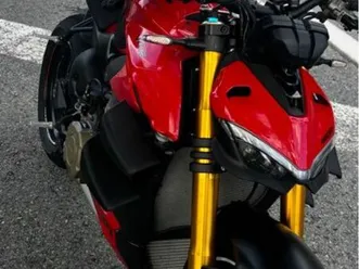 ducati streetfighter v4s