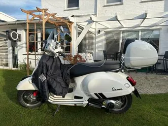 ② vespa gts super sport 125 cc avec seulement 1700km!!
