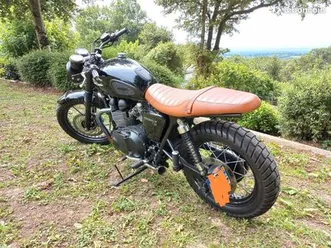 triumph t100 bonneville black scrambler