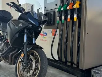 yamaha tracer 700 gt shifter up + top case et valise latérale a2