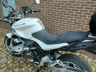 ② bmw r1200r met slechts 30dkm!
