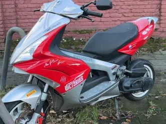 peugeot jetforce roller rot-weiß