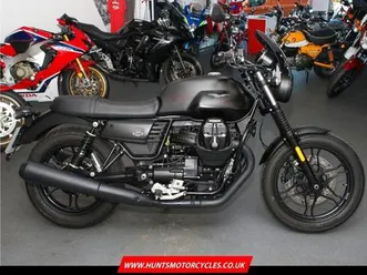 2020 '20 moto guzzi v7 750 iii stone. 1 owner. just 823 miles from new. £5,995