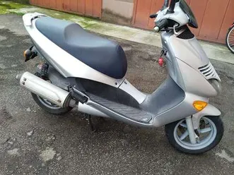 aprilia leonardo 125 vendo per urgenza. prezzo trattabile. argento