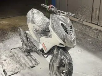 yamaha aerox mit tuning - viele neuteile