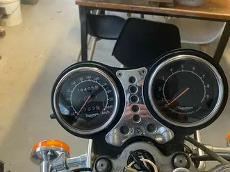 triumph thunderbird 900