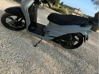 scooter peugeot tweet