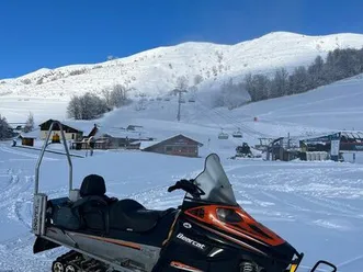 vend motoneige et traîneau