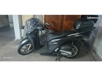 vends scooter sh 125 honda état neuf