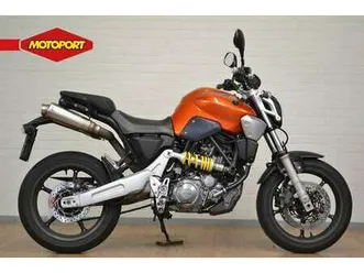 yamaha mt-03 oranje
