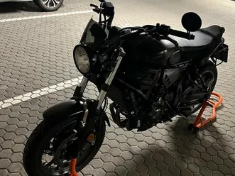 yamaha xsr 700, bj. 2019, matt schwarz, akrapovic auspuff