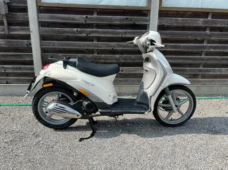 ② piaggio liberty delivery b klasse met nieuwe banden