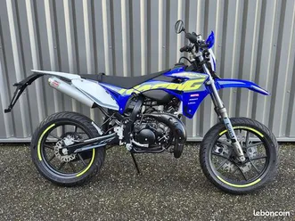 supermotard sm-r neuve promotion déstockage . garantie constructeur 1an