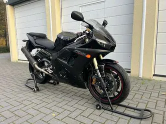 black raven met lage kilometerstand