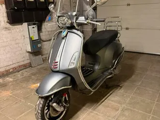 ② vespa sprint 125 cc