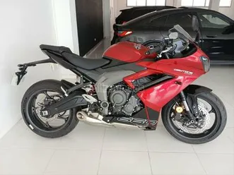 triumph - daytona 660