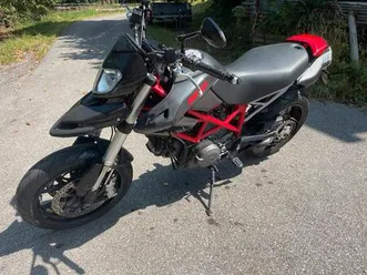 ducati hypermotard 796