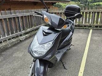 roller yamaha cygnus 125 canton berne -