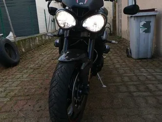 triumph speed triple 1050 rs