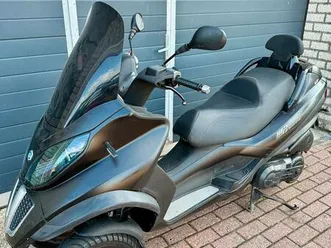 ② piaggio mp3 400 cc