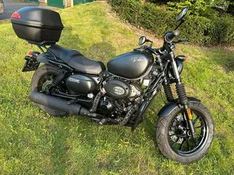 ② hyosung aquila gv300 s bobber black edition 2022 met 200km !