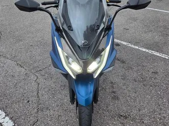 kymco ak 550 très bon état