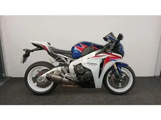 honda cbr1000rr ** 12 month mot - akrapovic exhaust - seat cowl **