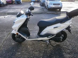 suzuki burgman 125 560km weiß