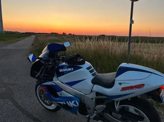 suzuki gsx r 600 srad