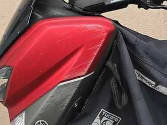 yamaha n-max rouge