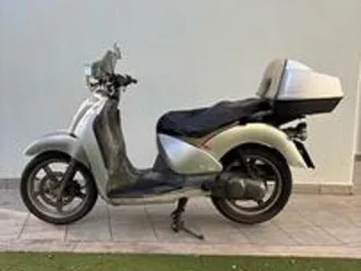 aprilia scarabeo 125 patente b / a1