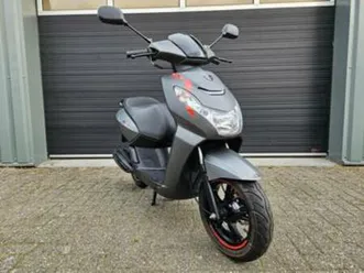 peugeot kisbee rs 4t e4 brom bj 05-2019 mat grey 10700km — scooters | peugeot — marktplaats
