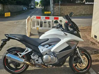 vend ou échange vfr 800 x vtec crossrunner