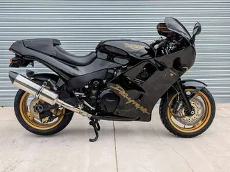 1998 triumph daytona 1200 se vente aux enchères