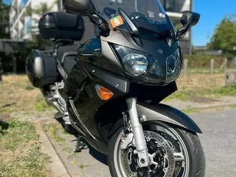 ② yamaha fjr 1300 2010