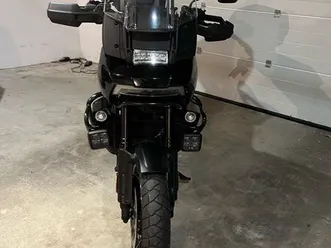 moto pan america super état avec de nombreuses options