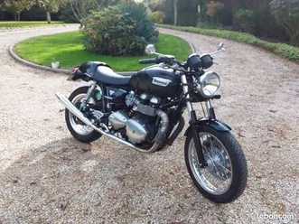 triumph thruxton 900