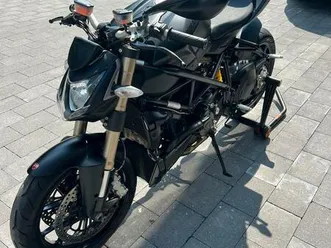 ② ducati streetfighter 848 cc 2012