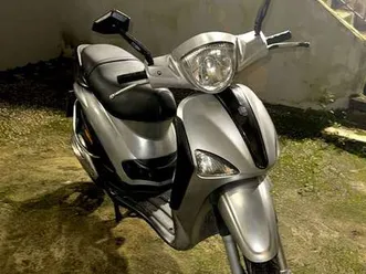 piaggio liberty 125 grigio
