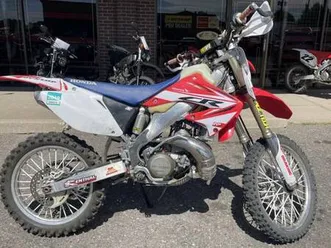 2002 honda cr250r - fast, 2 stroke