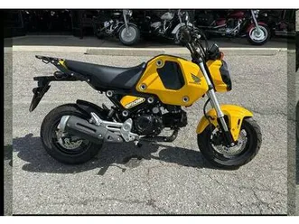2022 honda grom125n - low miles, luggage rack