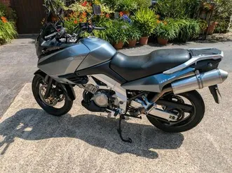 suzuki v-strom dl 1000 / top zustand / leovince sound / 43.500 km