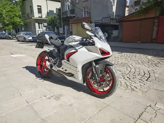 ducati panigale v2 →