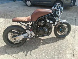 ② moto cafe racer base fazer 600 (contact sms au 0497 617316)